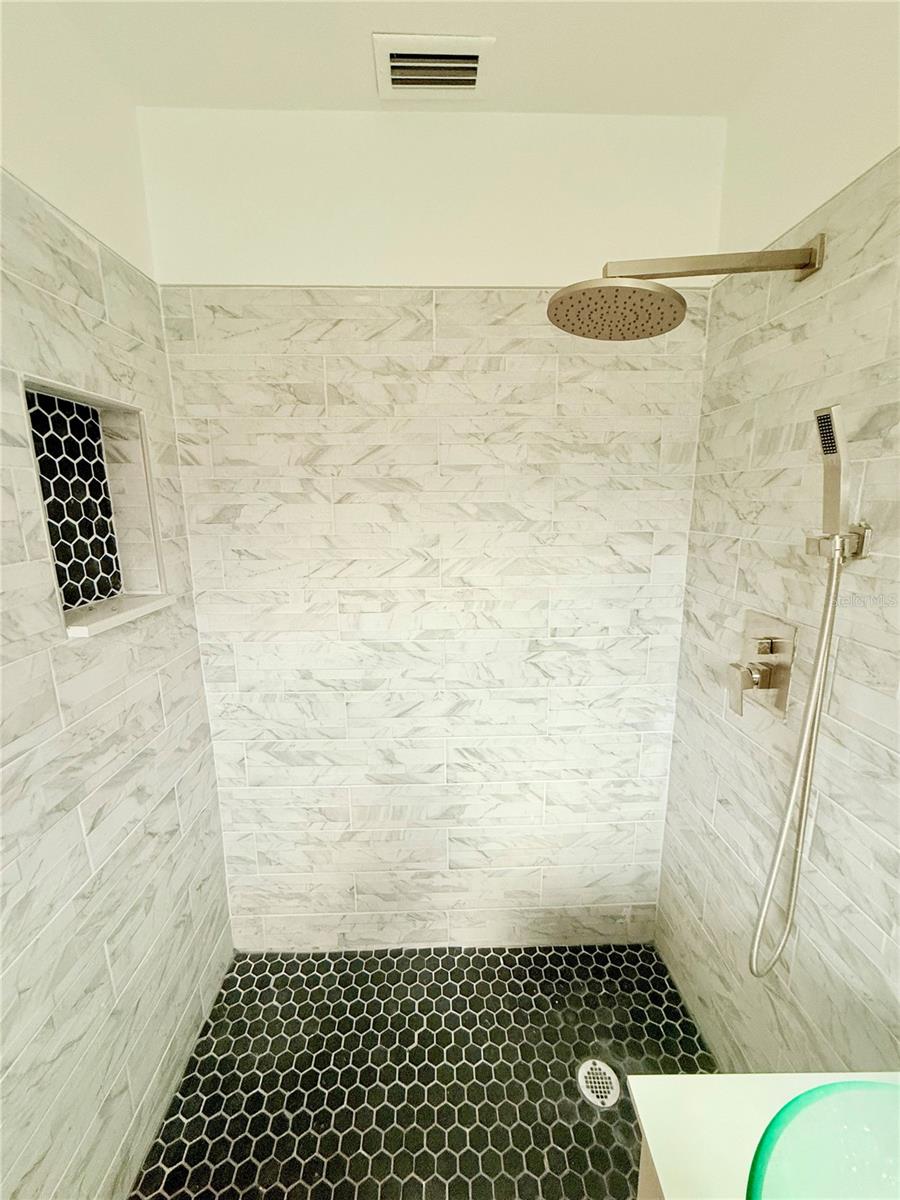 1557 Robinson Dr N Property Photo 24