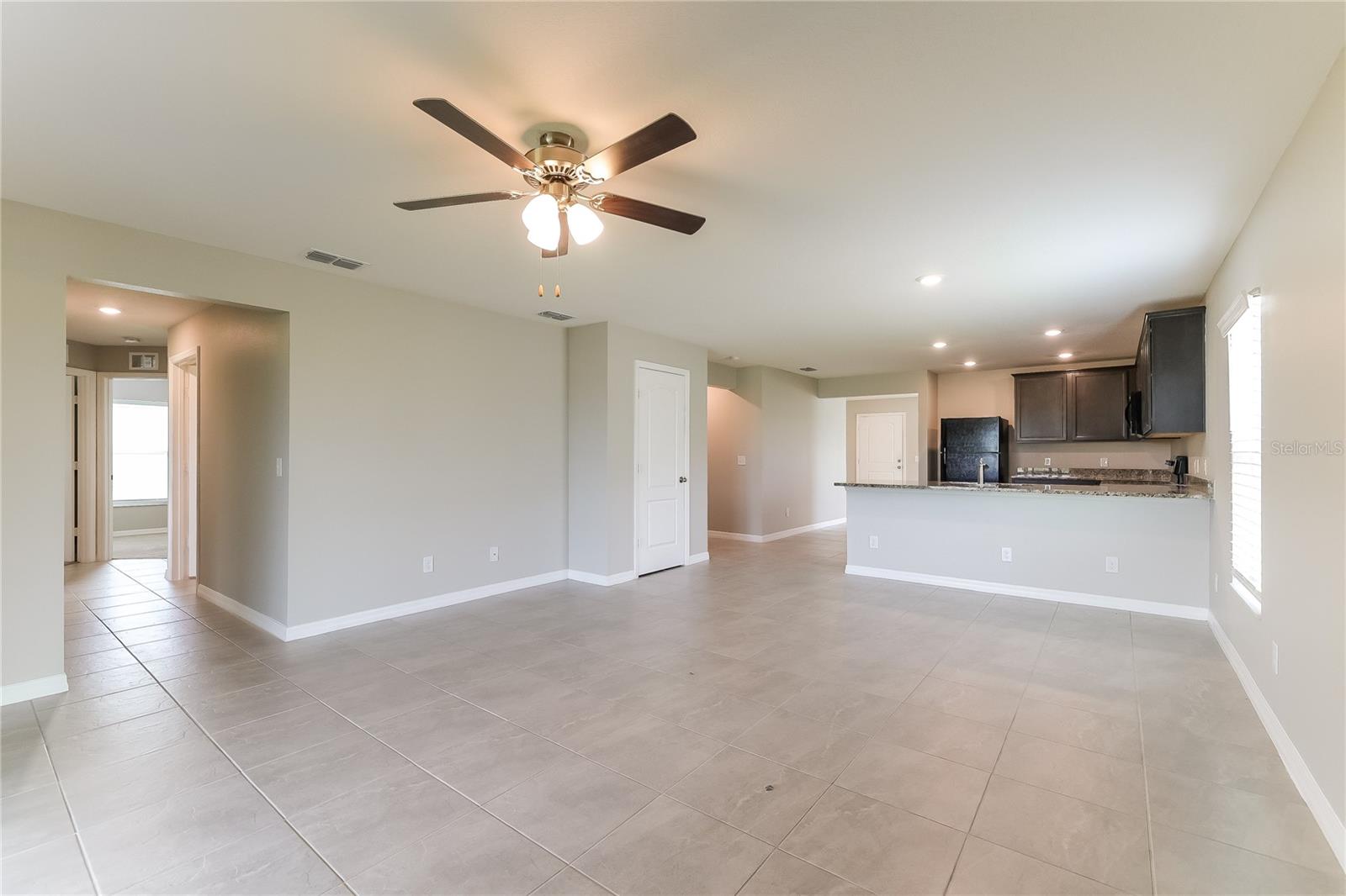 1571 Swan Lake Cir Property Photo 3