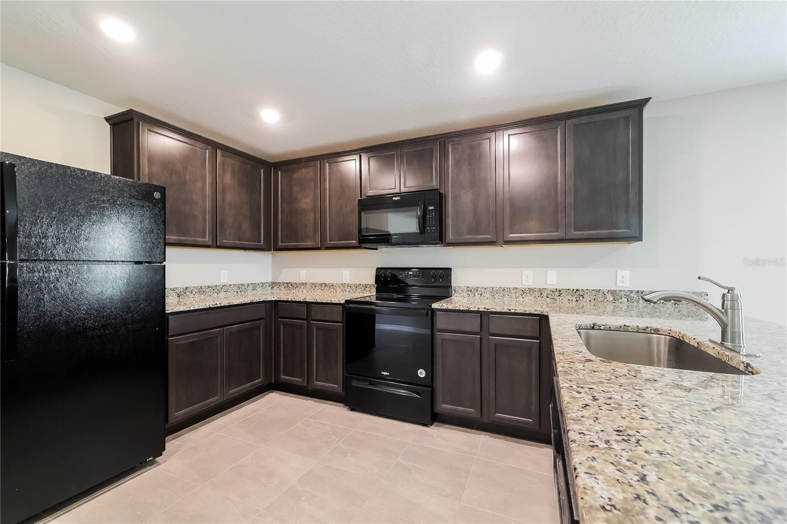 1571 Swan Lake Cir Property Photo 4