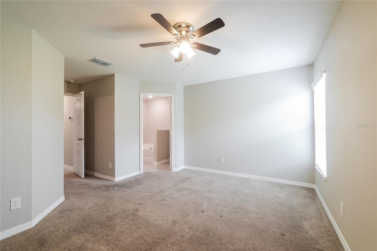 1571 Swan Lake Cir Property Photo 6