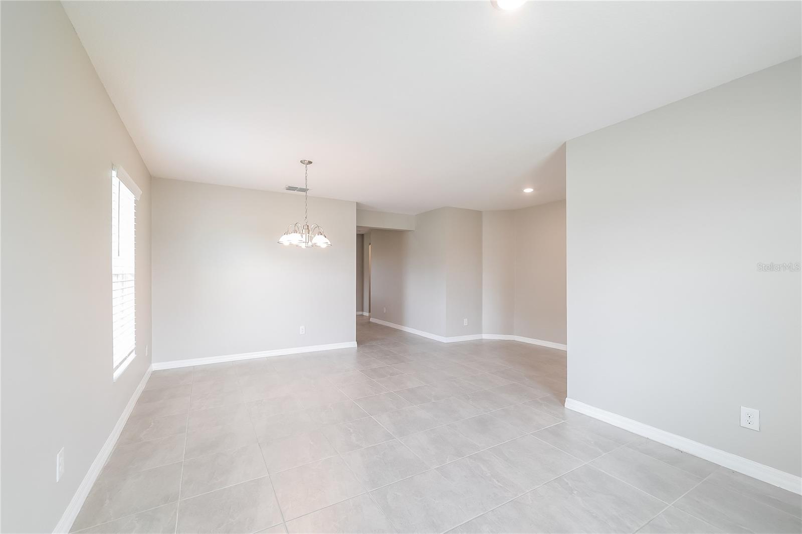1571 Swan Lake Cir Property Photo 12