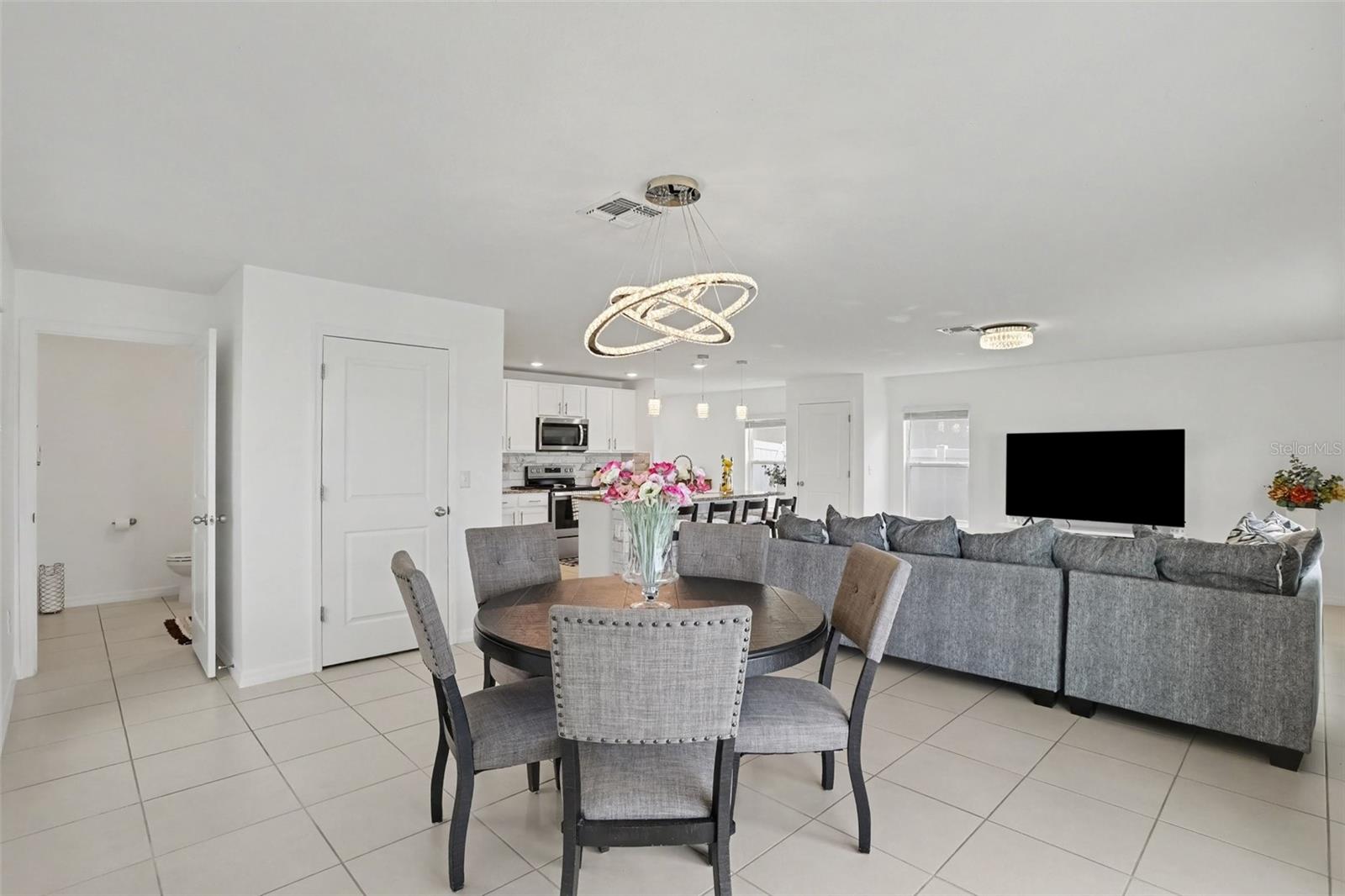 498 Olive Conch St Property Photo 8