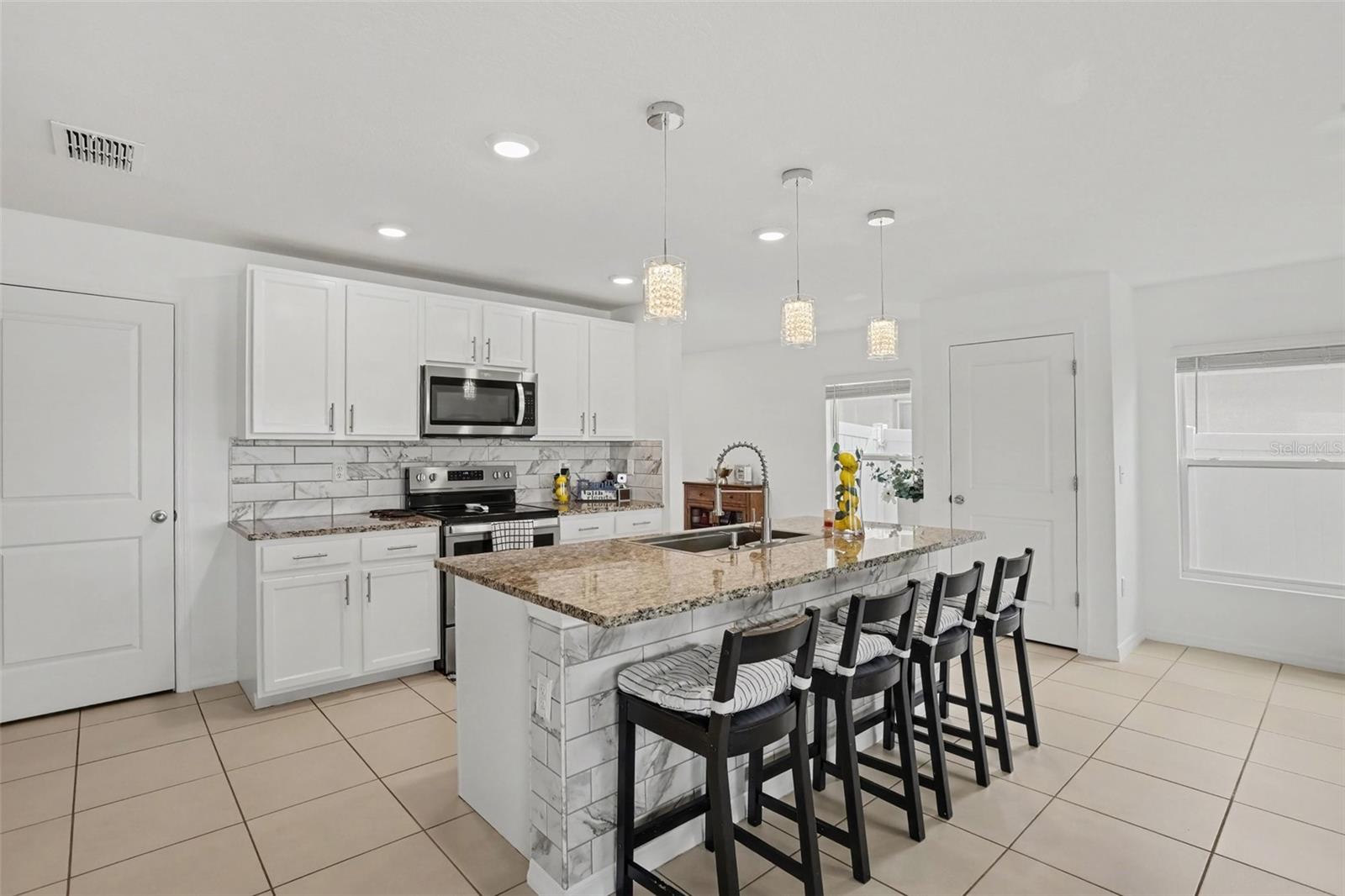 498 Olive Conch St Property Photo 10
