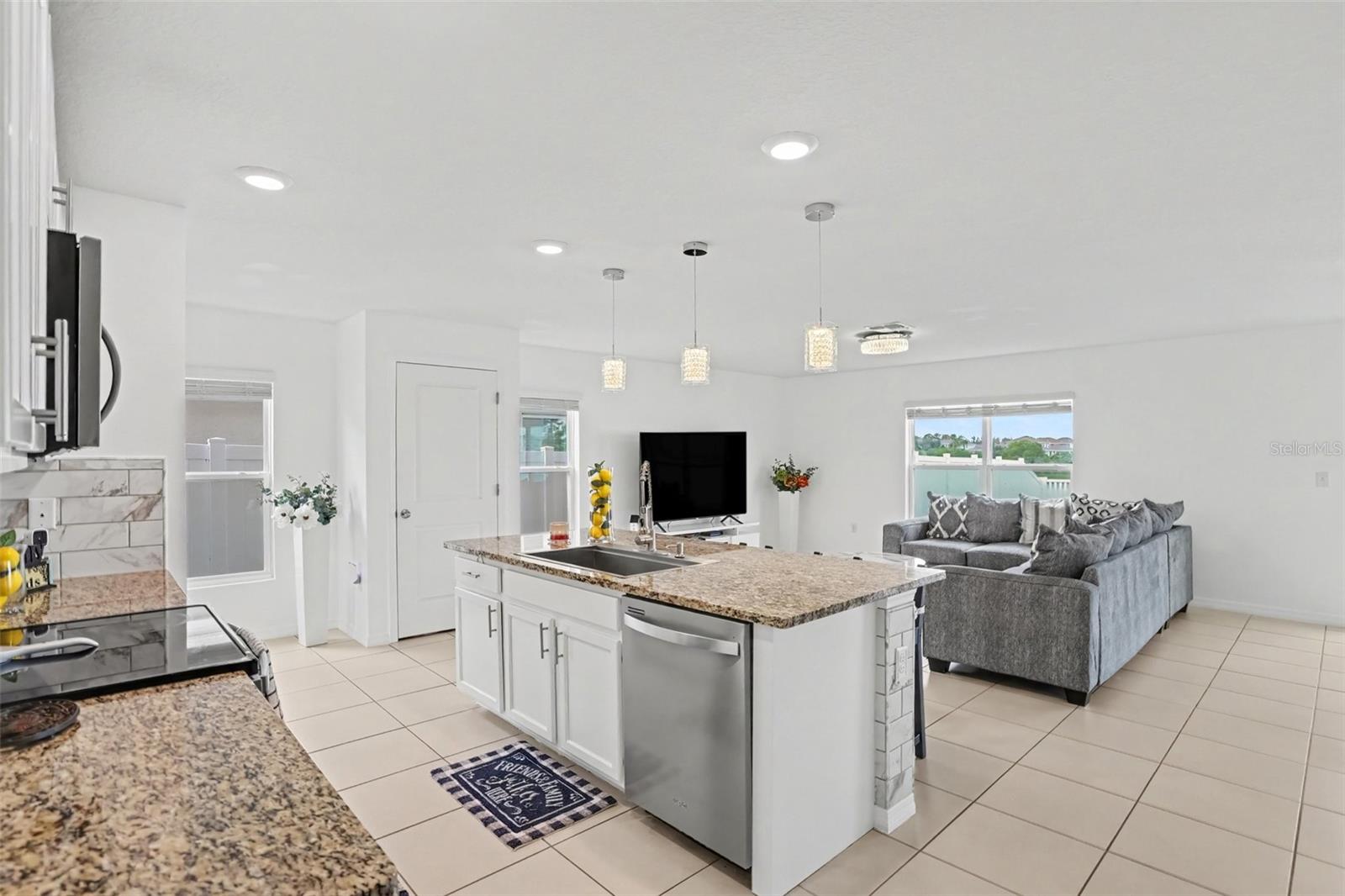 498 Olive Conch St Property Photo 11