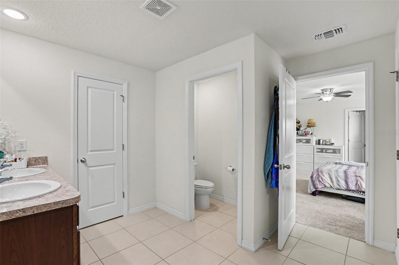 498 Olive Conch St Property Photo 14
