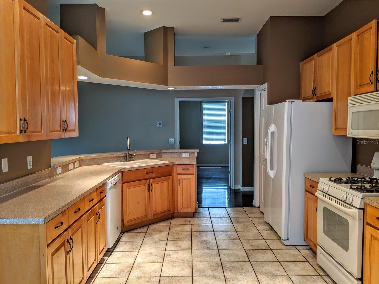 18072 Arbor Crest Dr Property Photo 3