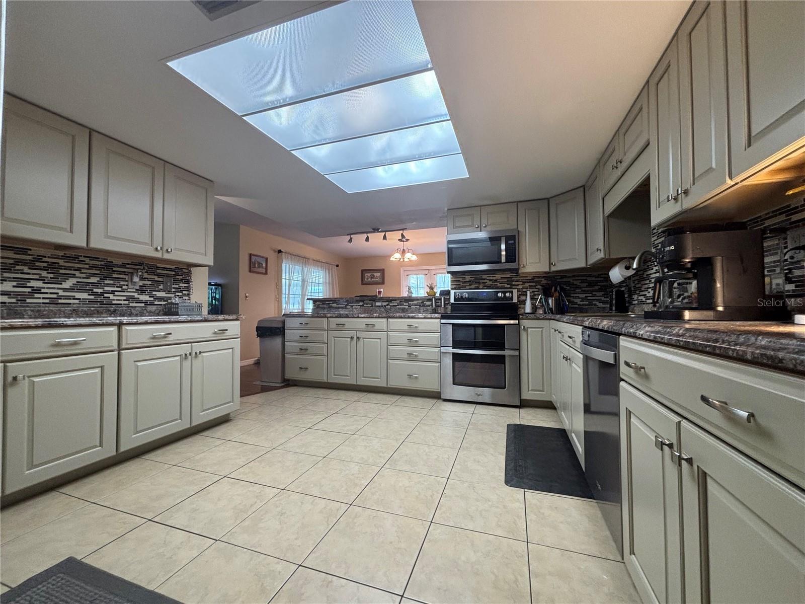 12277 Glen Haven St Property Photo 8