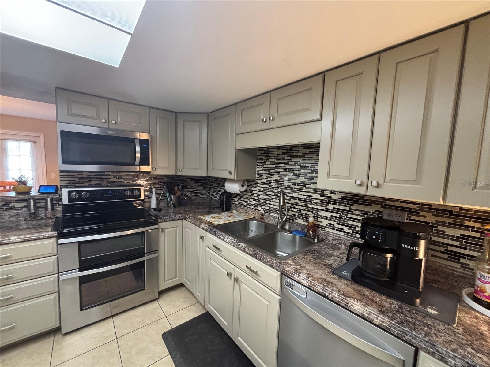 12277 Glen Haven St Property Photo 9