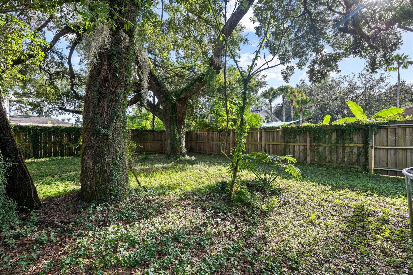 10908 Gillette Ave Property Photo 28