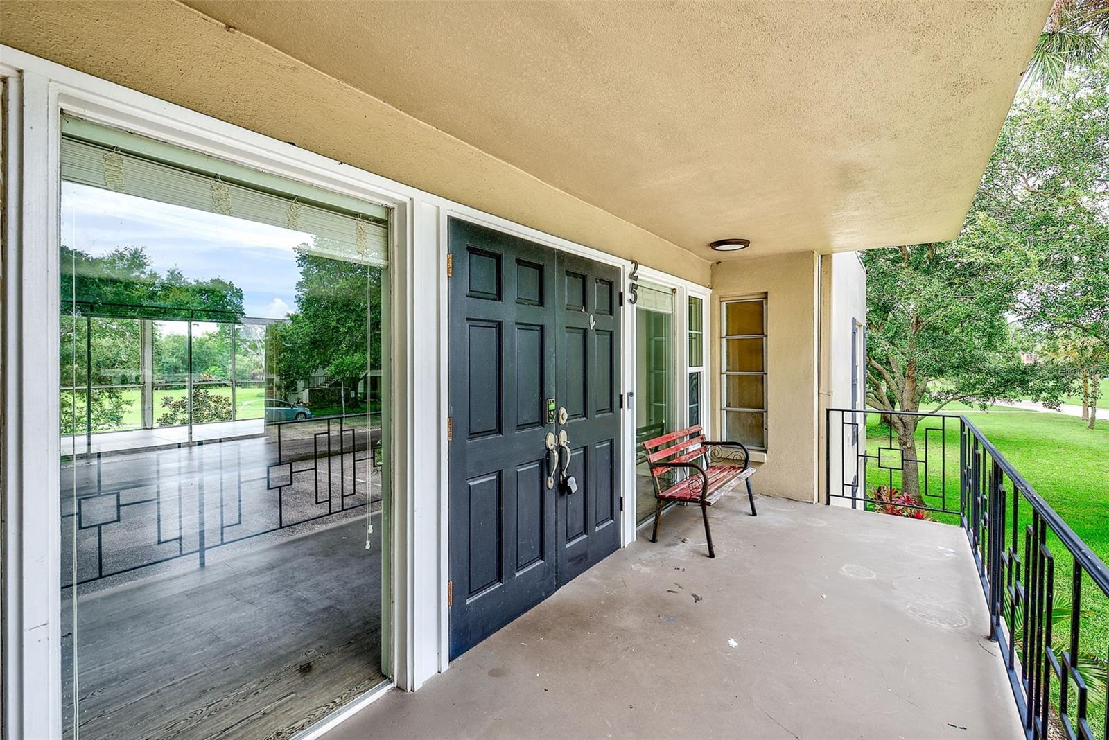 25 Country Club Dr Property Photo 2
