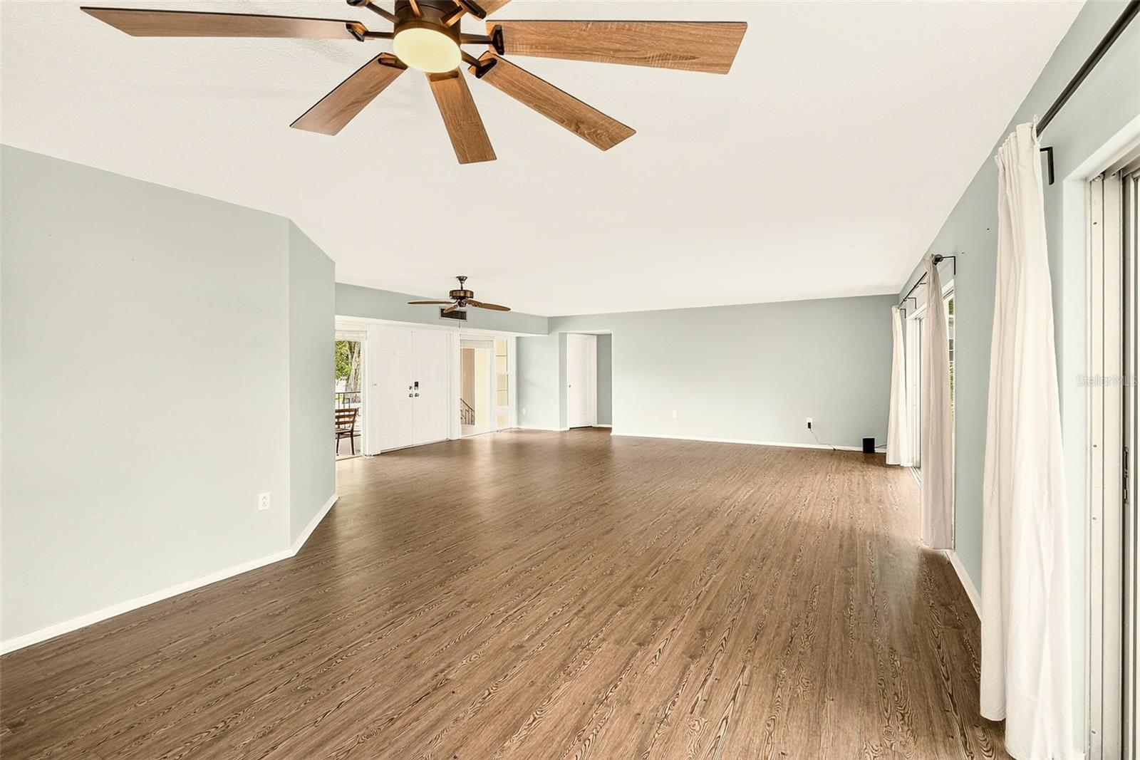 25 Country Club Dr Property Photo 6