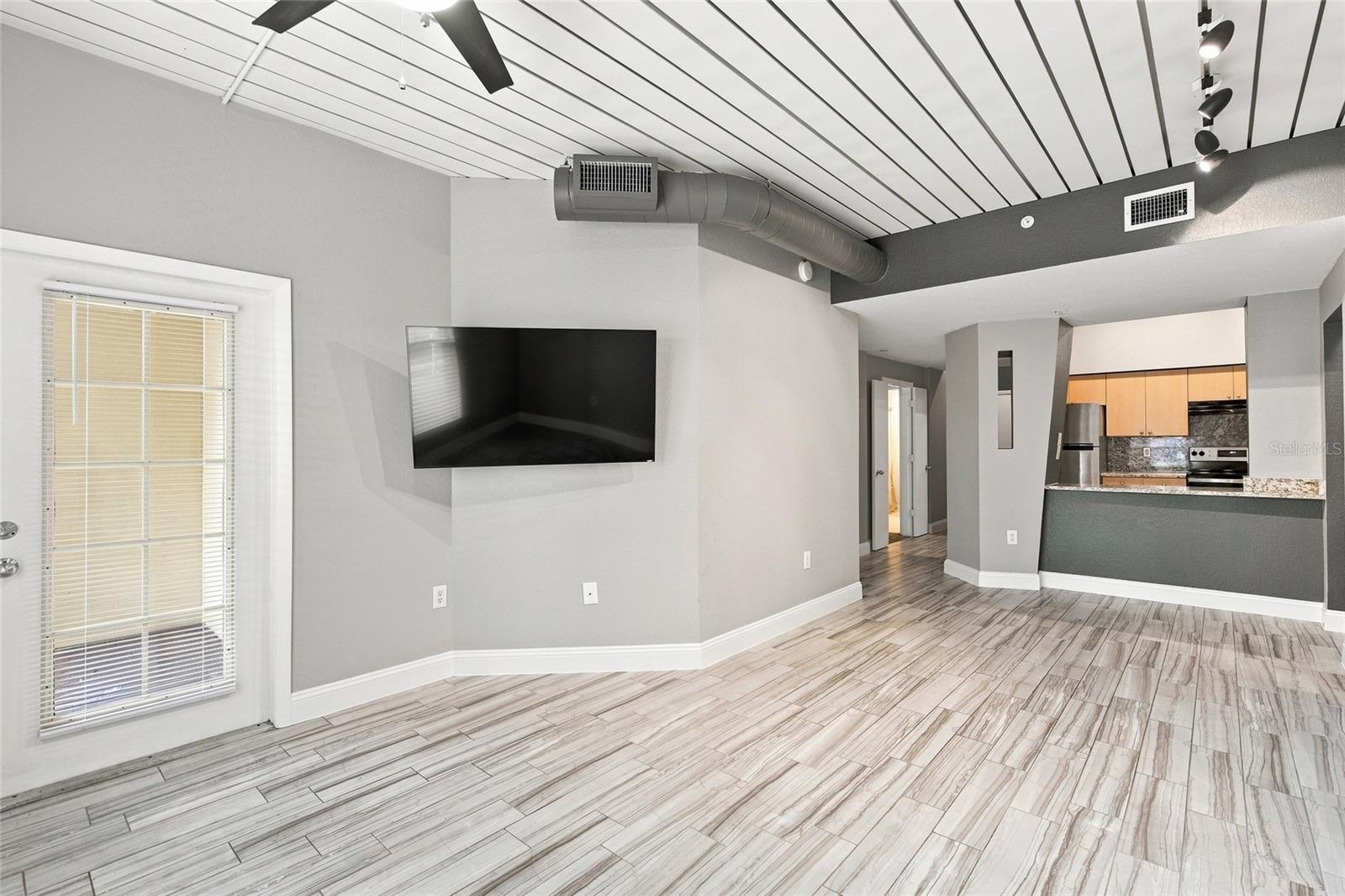 2410 W Azeele St #216 Property Photo 6