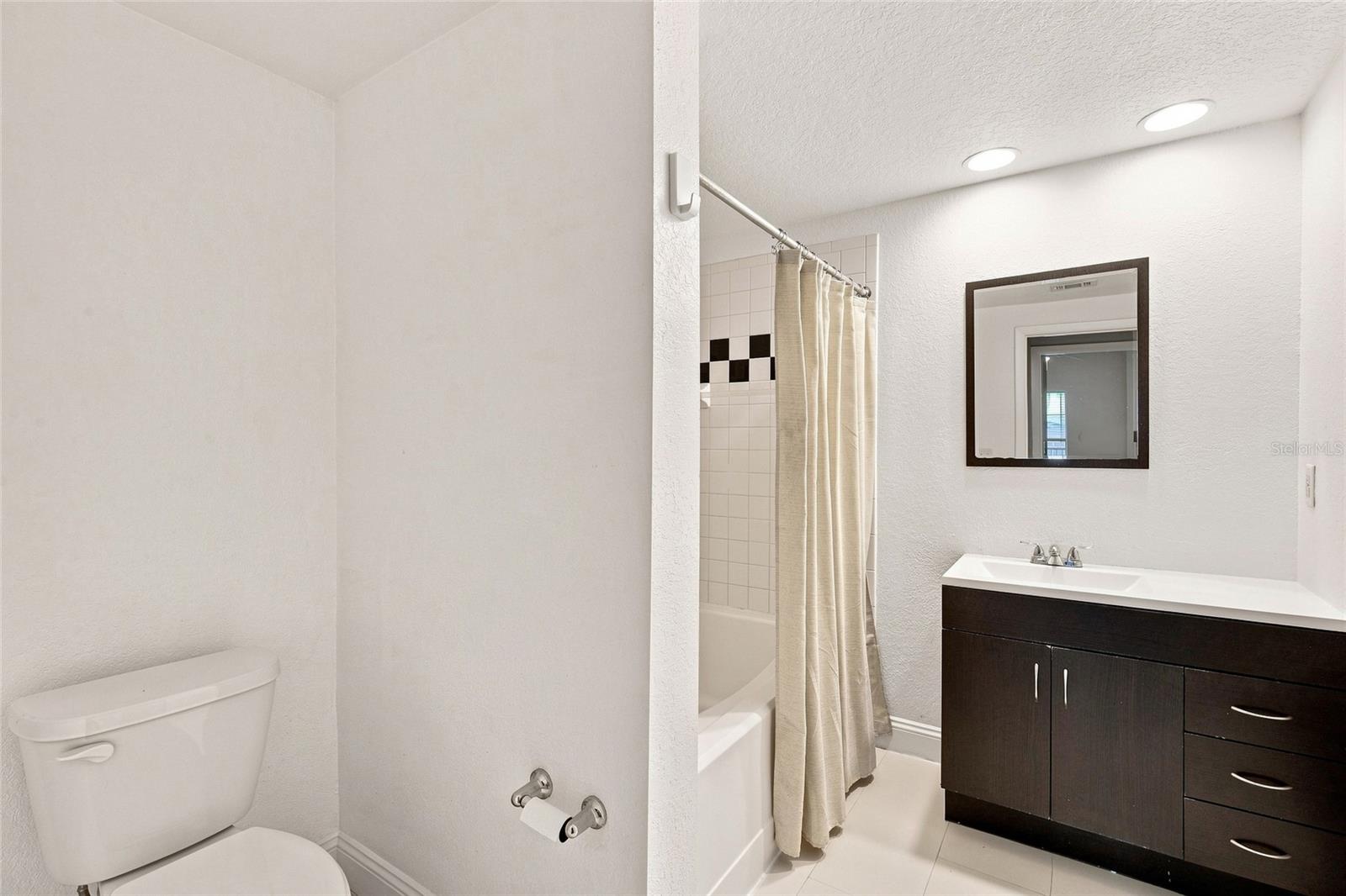 2410 W Azeele St #216 Property Photo 17