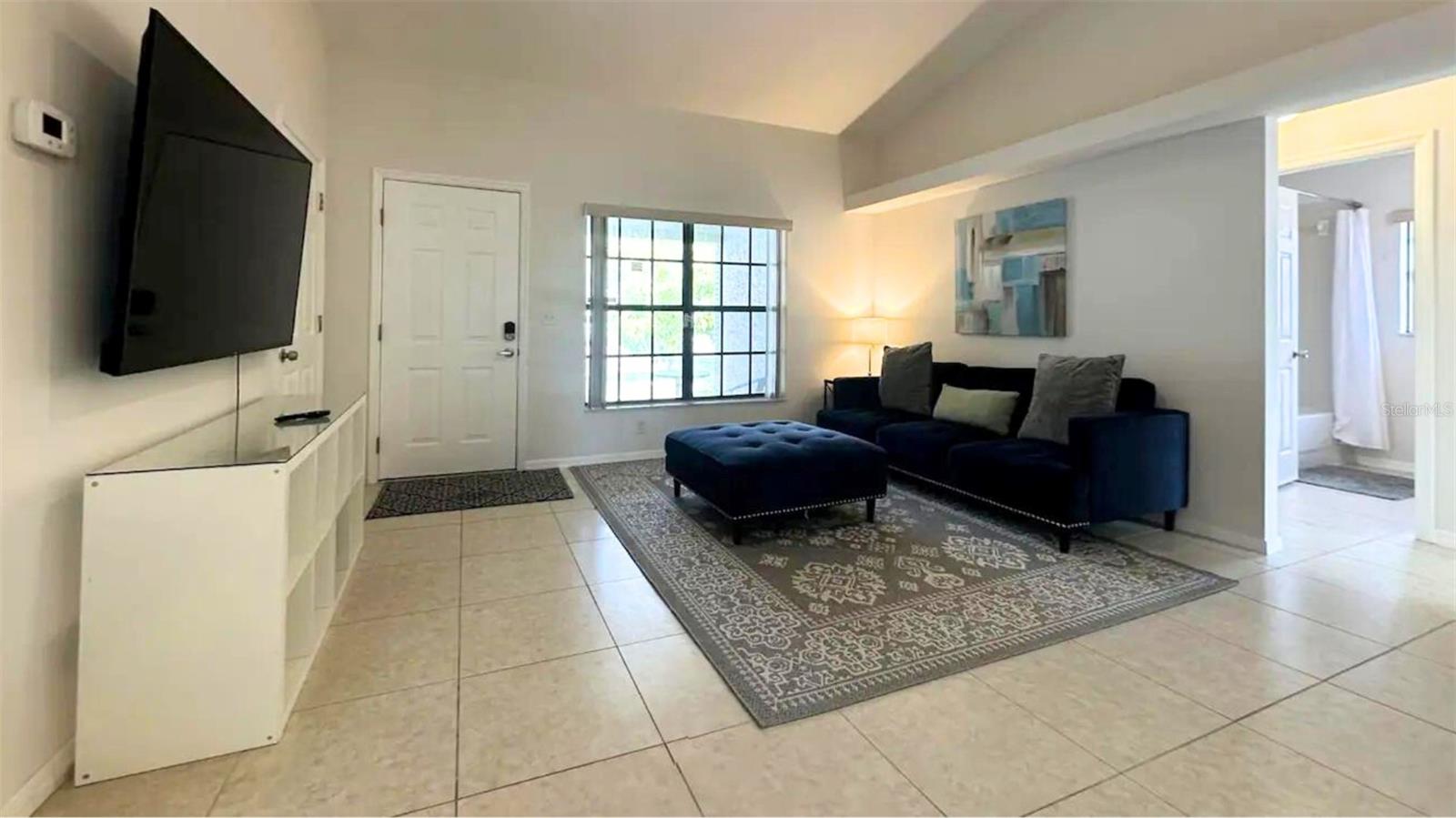 13248 Helm St Property Photo 7