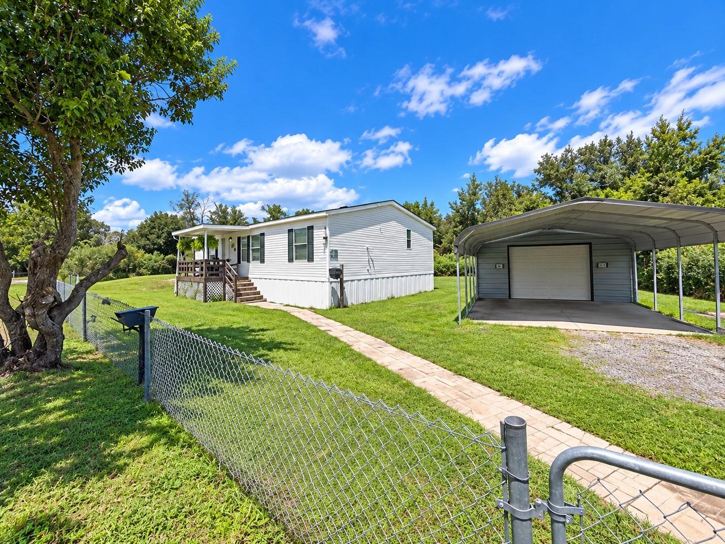 9027 Hammock Loop Property Photo 1