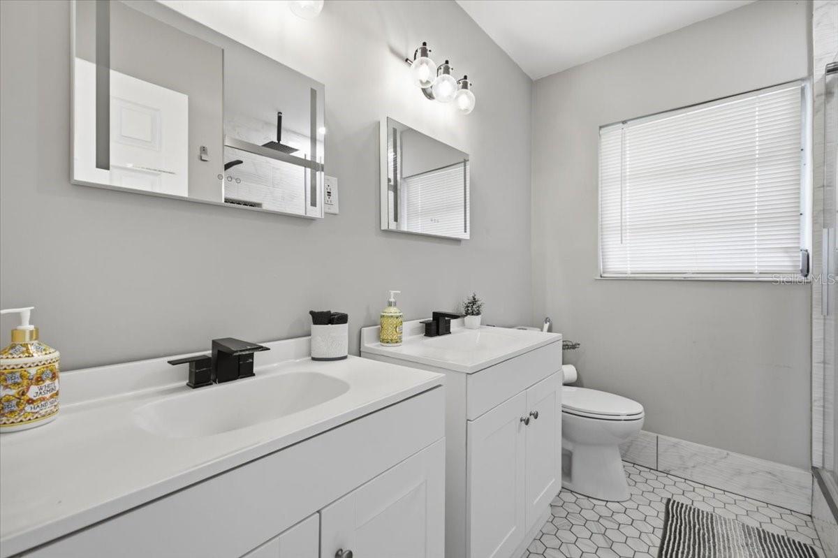 1860 Alberta Dr Property Photo 22