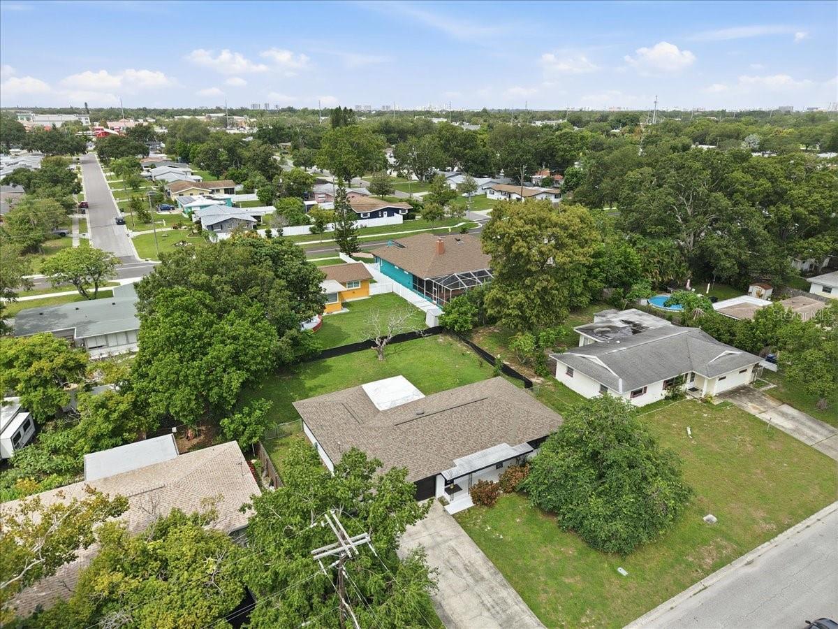 1860 Alberta Dr Property Photo 26