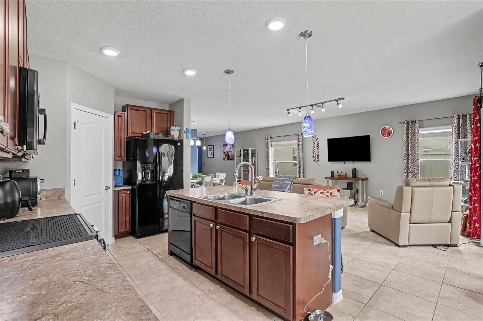 4956 Reflecting Pond Cir Property Photo 12