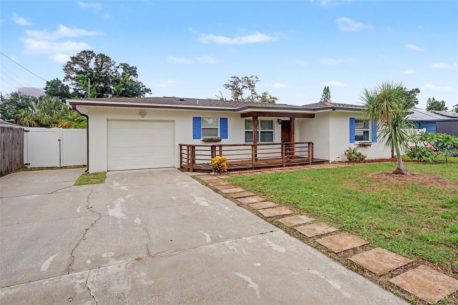 1304 Parkwood St Property Photo 1
