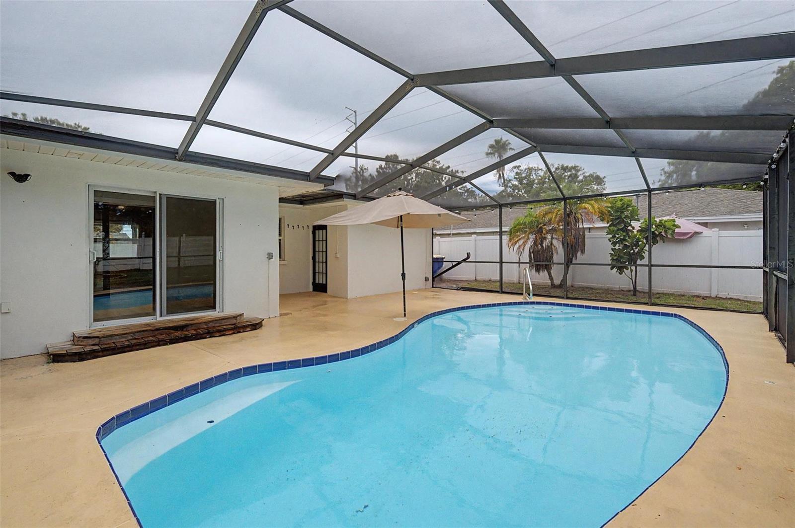 1304 Parkwood St Property Photo 3
