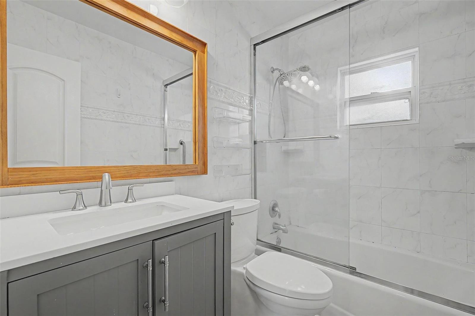 1304 Parkwood St Property Photo 9