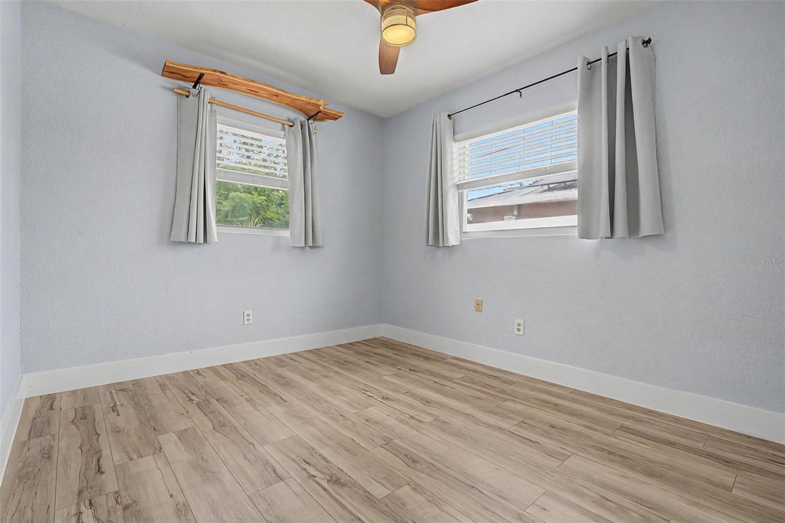 1304 Parkwood St Property Photo 10