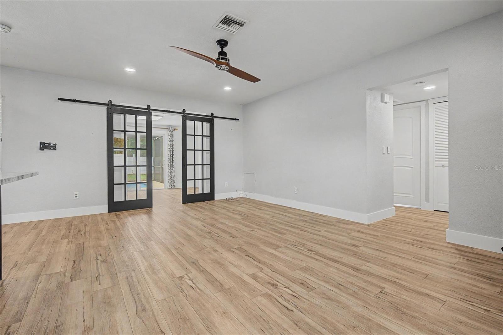 1304 Parkwood St Property Photo 11