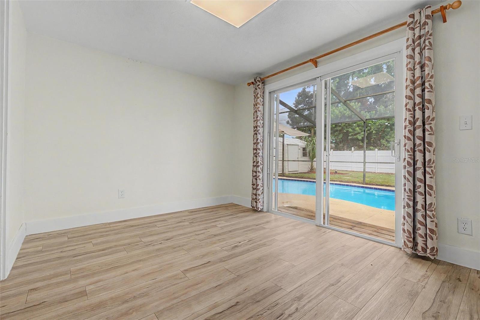 1304 Parkwood St Property Photo 12
