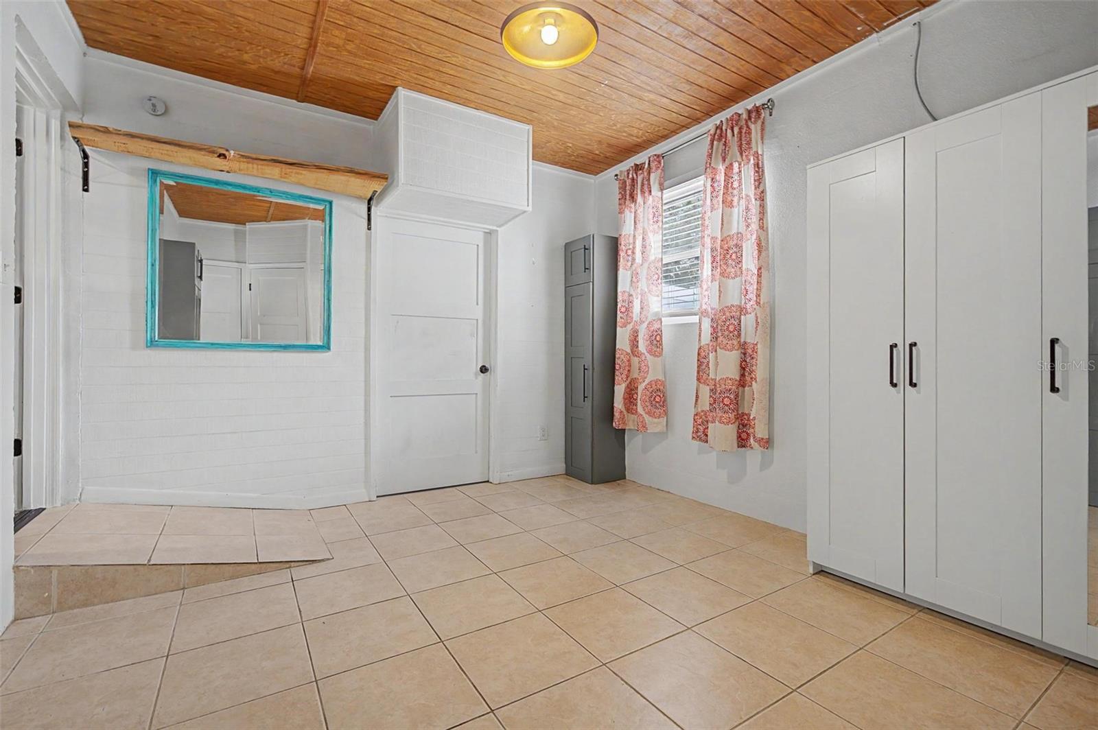 1304 Parkwood St Property Photo 15