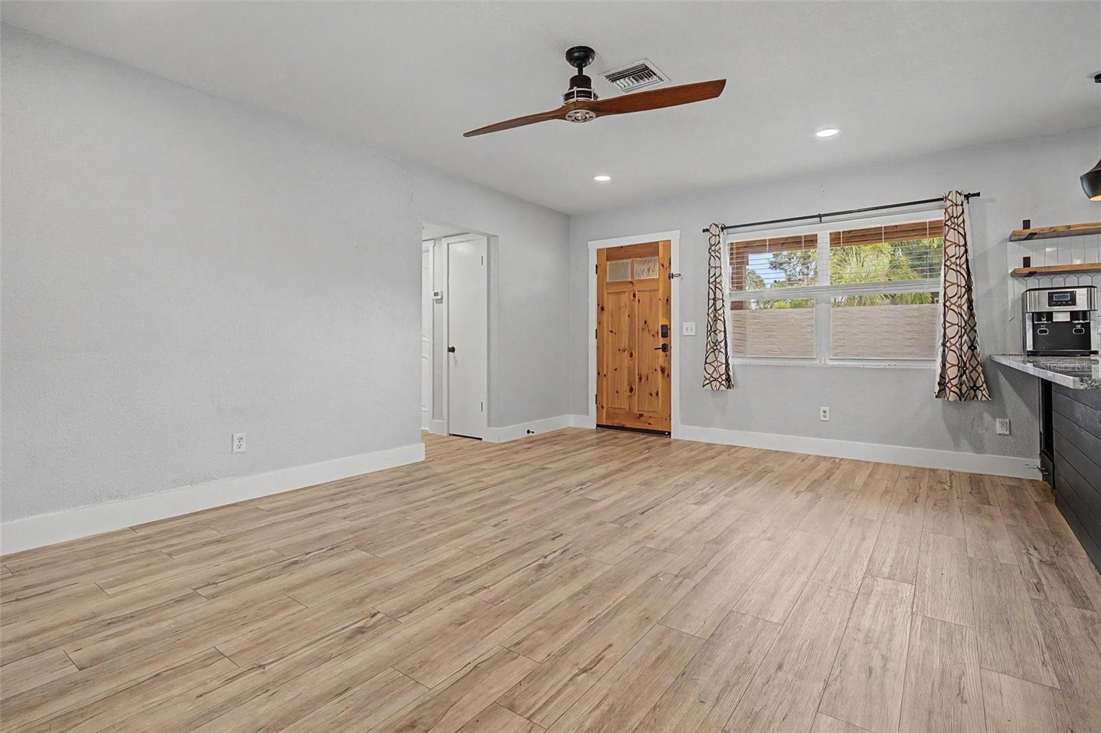 1304 Parkwood St Property Photo 17