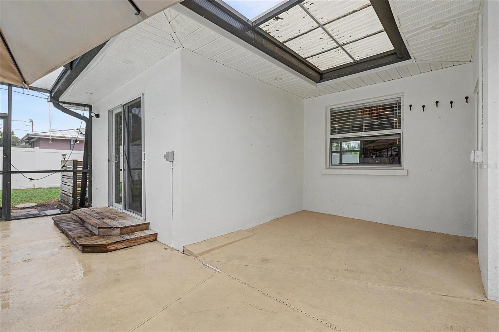 1304 Parkwood St Property Photo 22