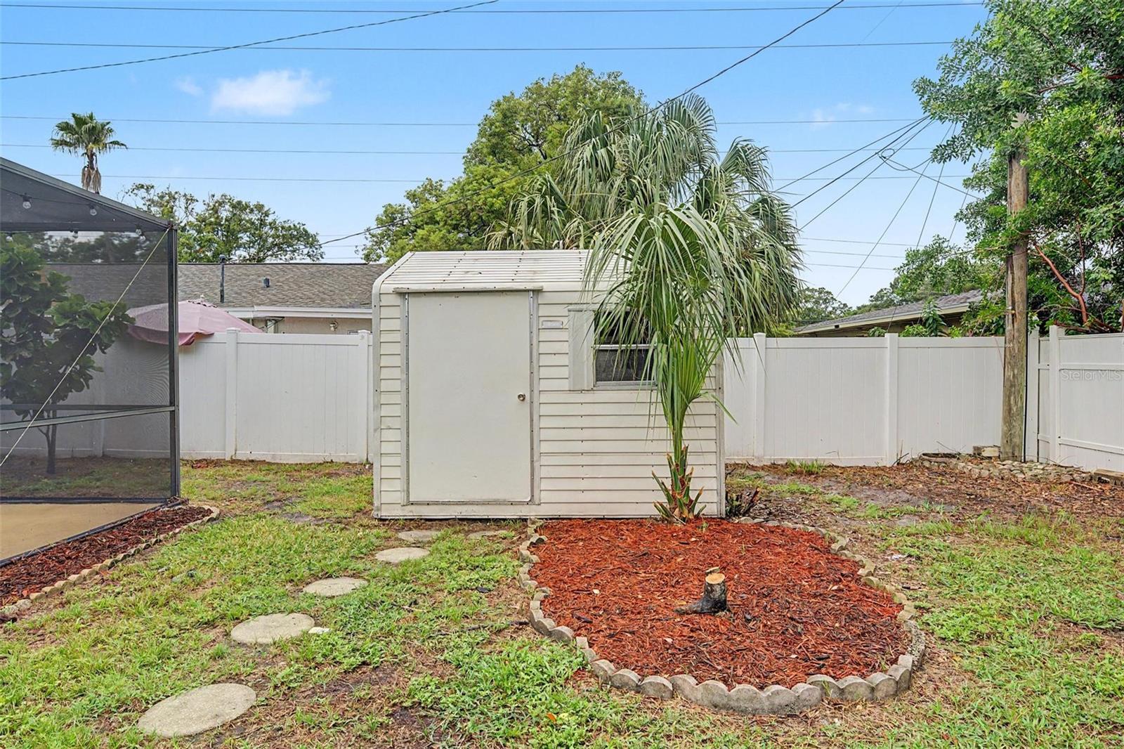 1304 Parkwood St Property Photo 29