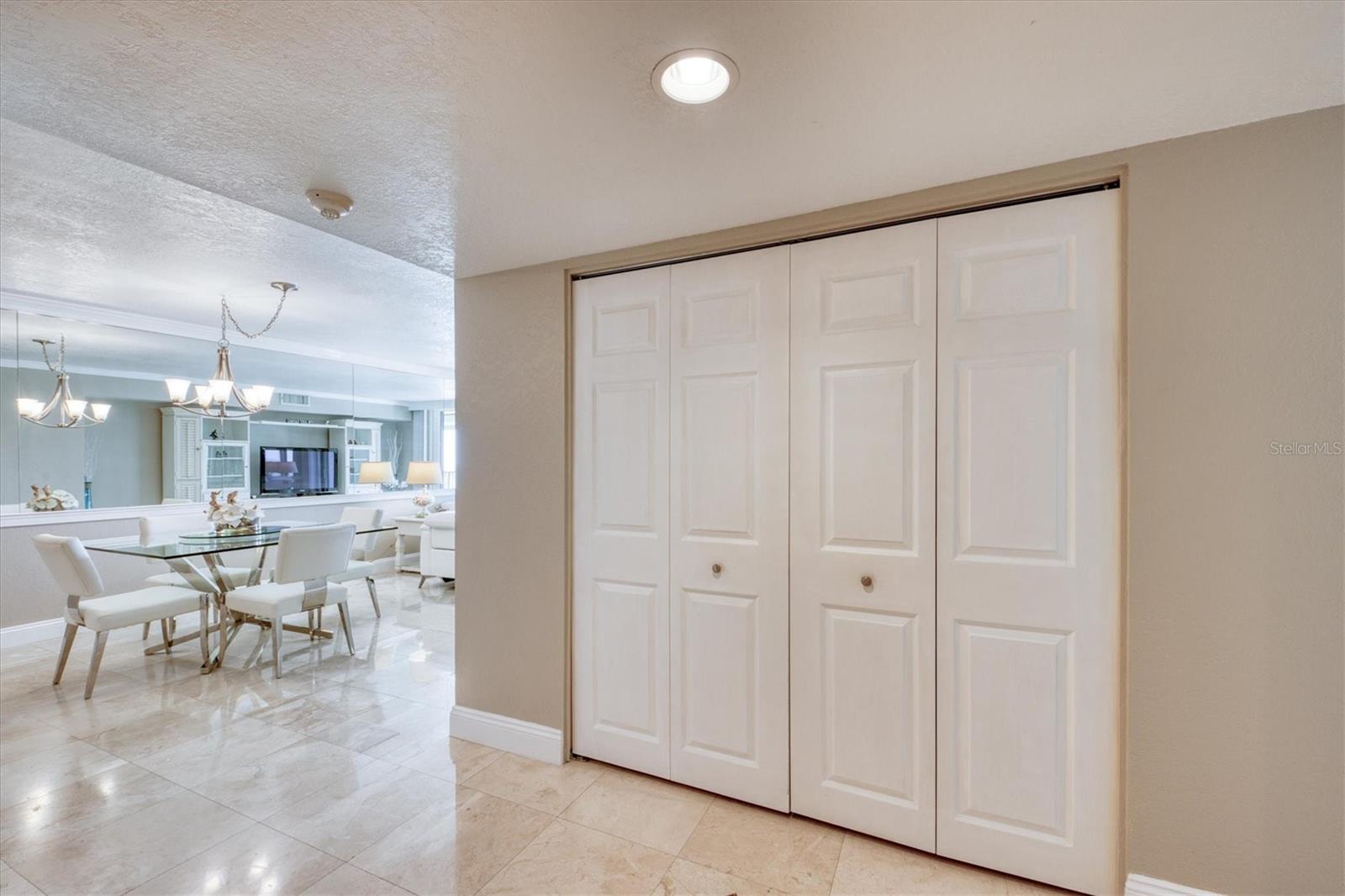 1460 Gulf Blvd #1002 Property Photo 17