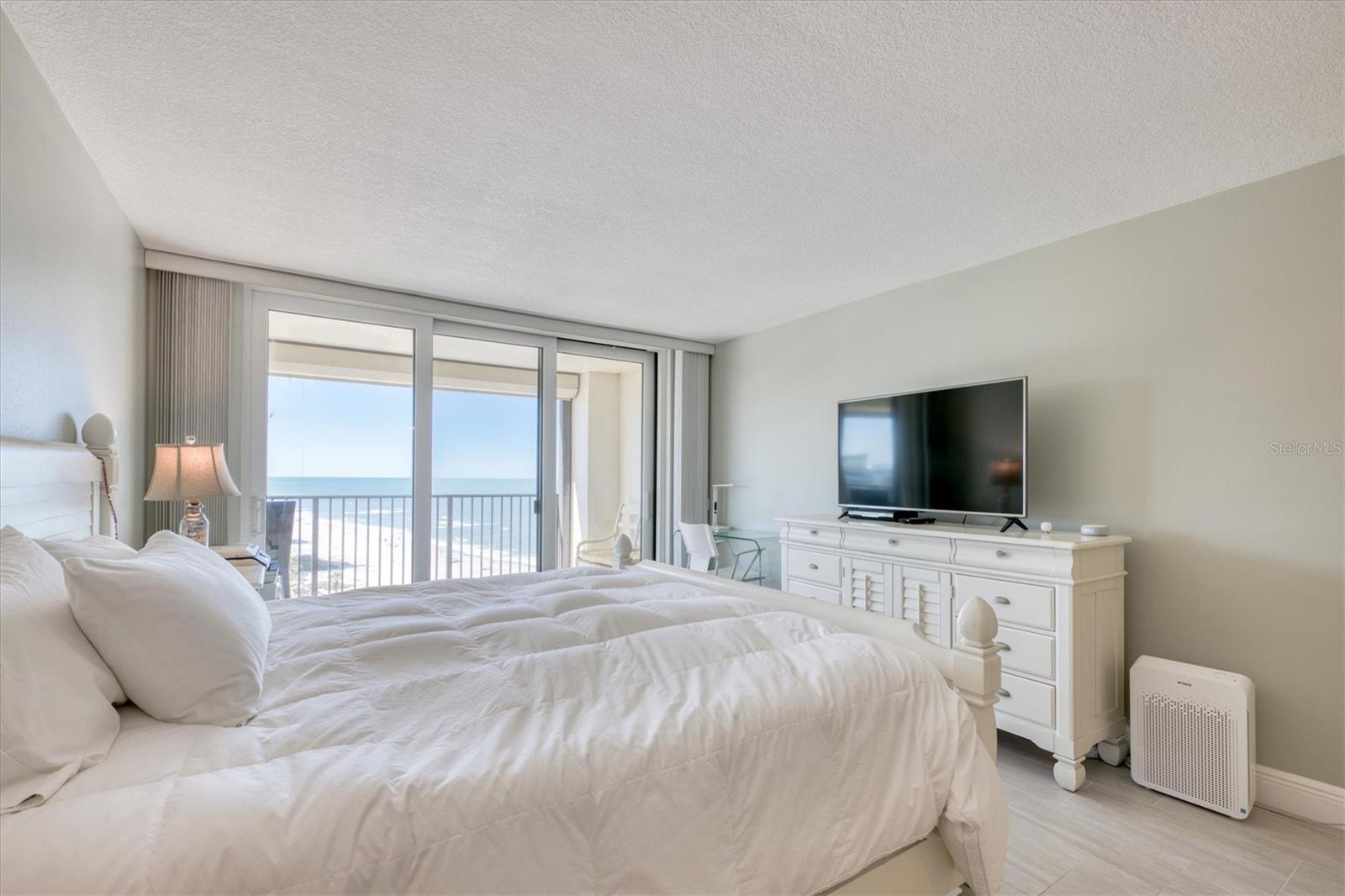 1460 Gulf Blvd #1002 Property Photo 25
