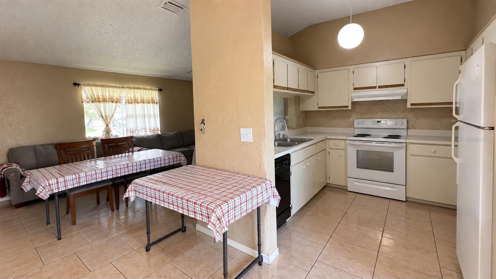 460 Wild Elm Ct Property Photo 6