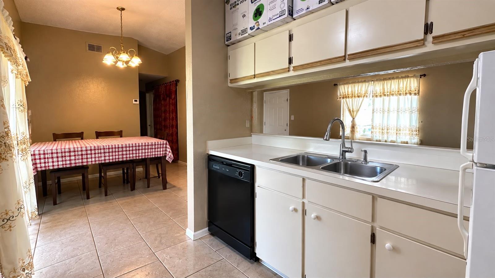 460 Wild Elm Ct Property Photo 7