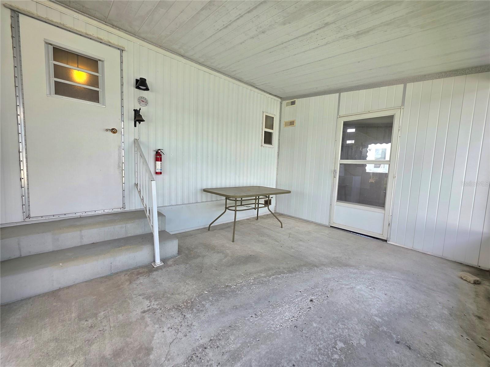 37048 Lois Ave Property Photo 3