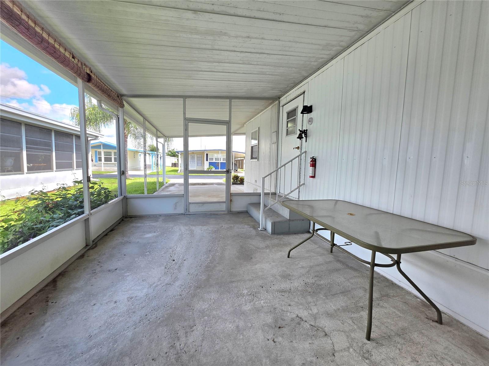 37048 Lois Ave Property Photo 5