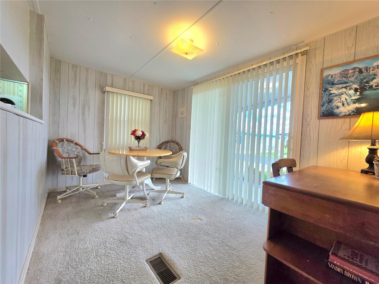 37048 Lois Ave Property Photo 10