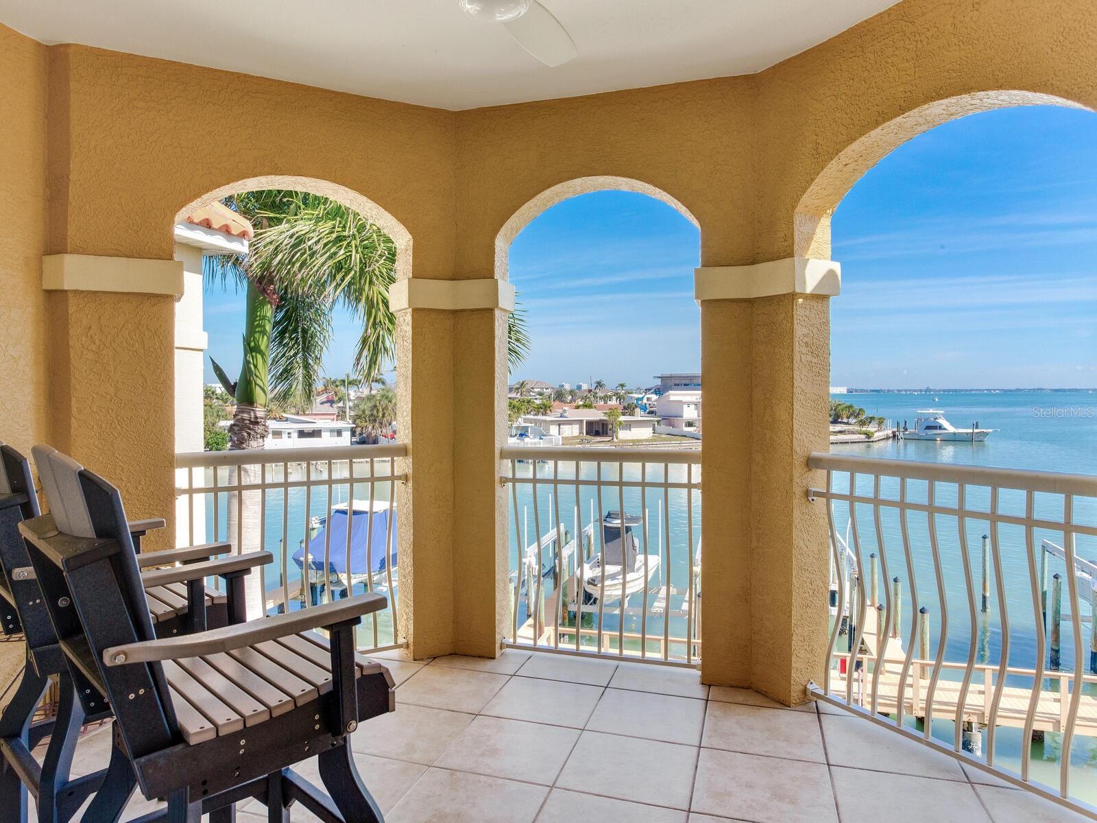 5353 Gulf Blvd #b202 Property Photo 1