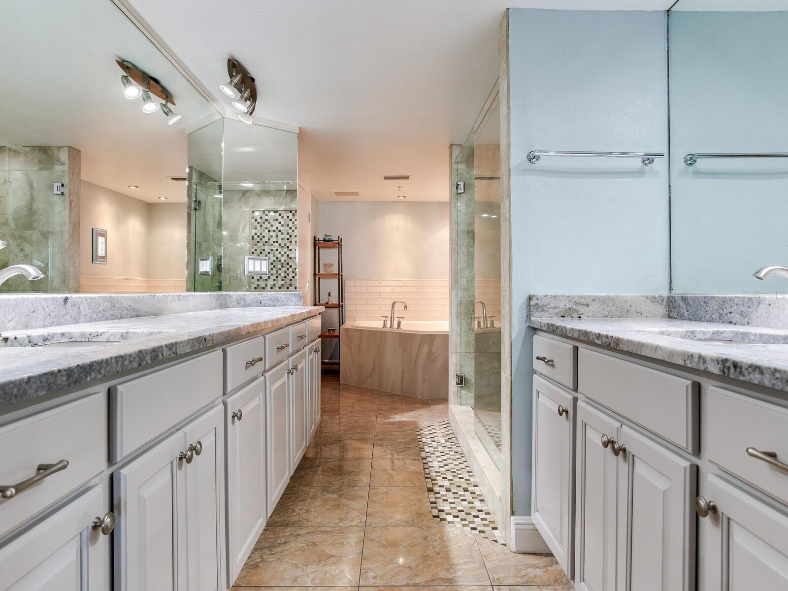 5353 Gulf Blvd #b202 Property Photo 8