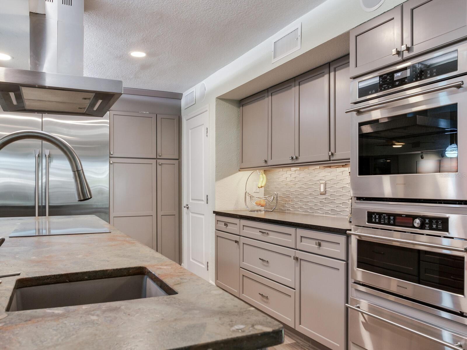 5353 Gulf Blvd #b202 Property Photo 18