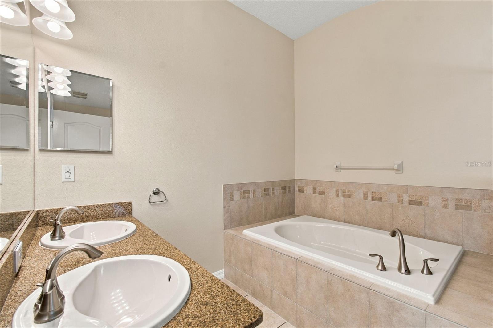 10603 Liberty Bell Dr Property Photo 21