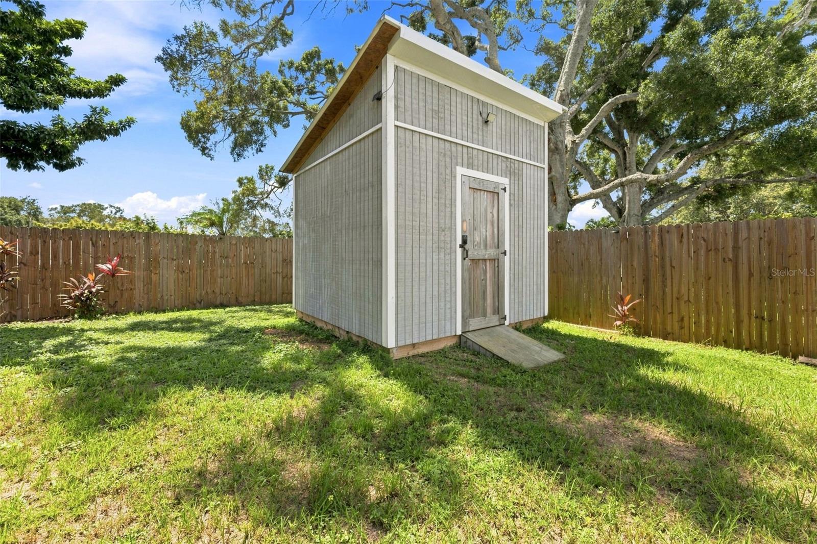 2801 Candlewood St Property Photo 33