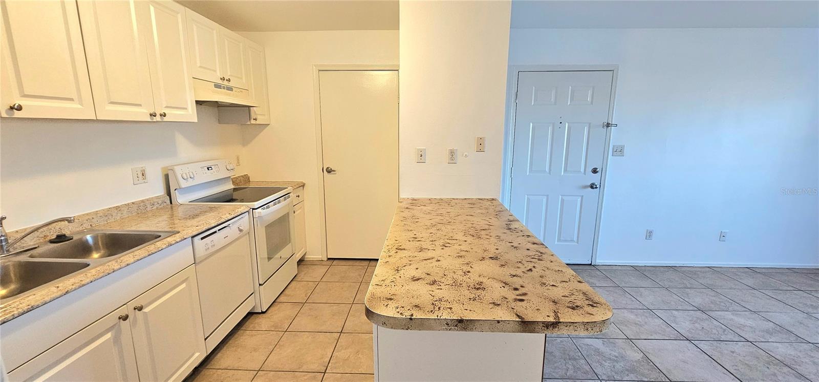 1400 Gandy Blvd N #512 Property Photo 7