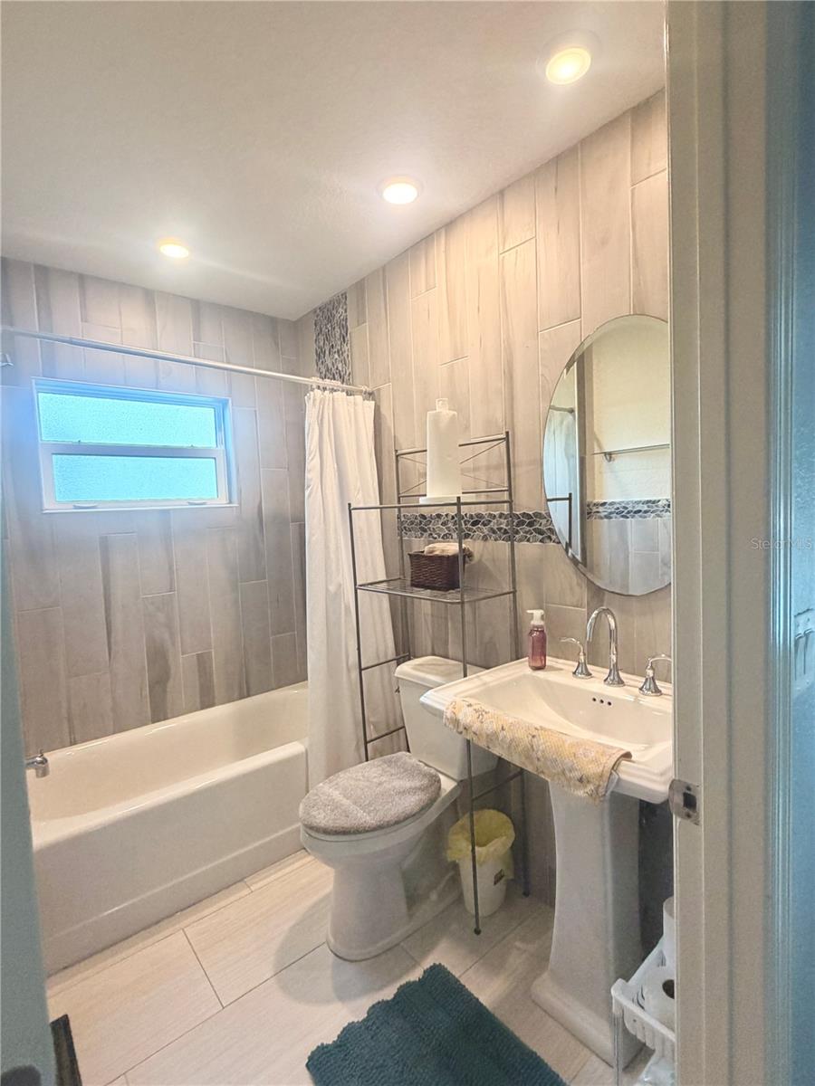1521 Foxcroft Dr W Property Photo 20