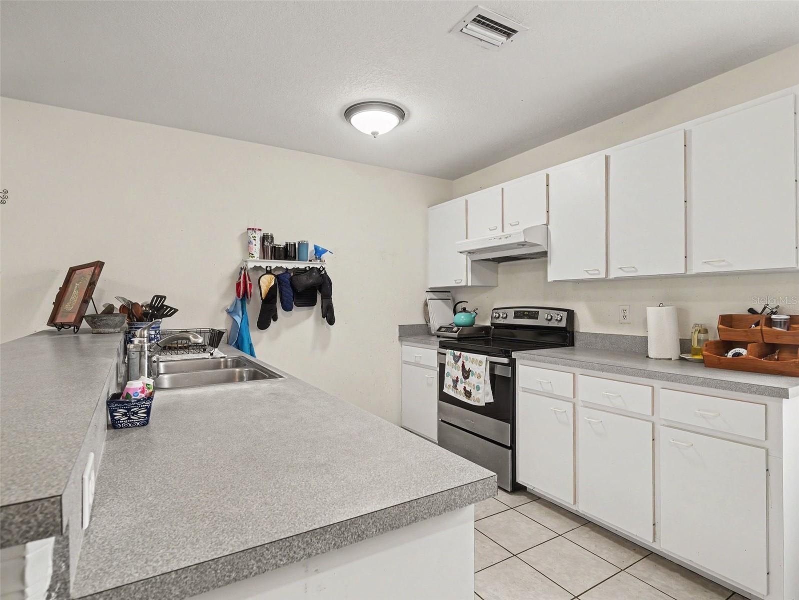 1848 Mova St Property Photo 8