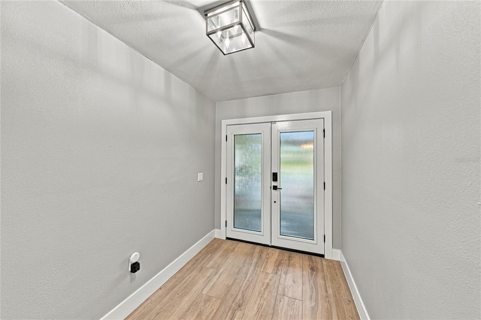 214 S Treasure Dr Property Photo 7