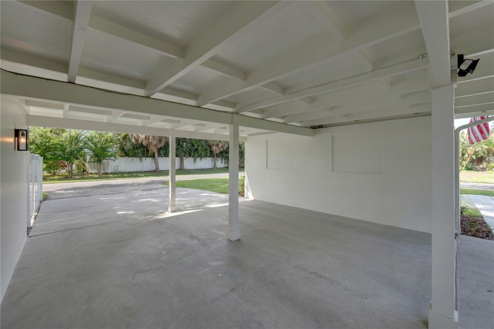 214 S Treasure Dr Property Photo 67