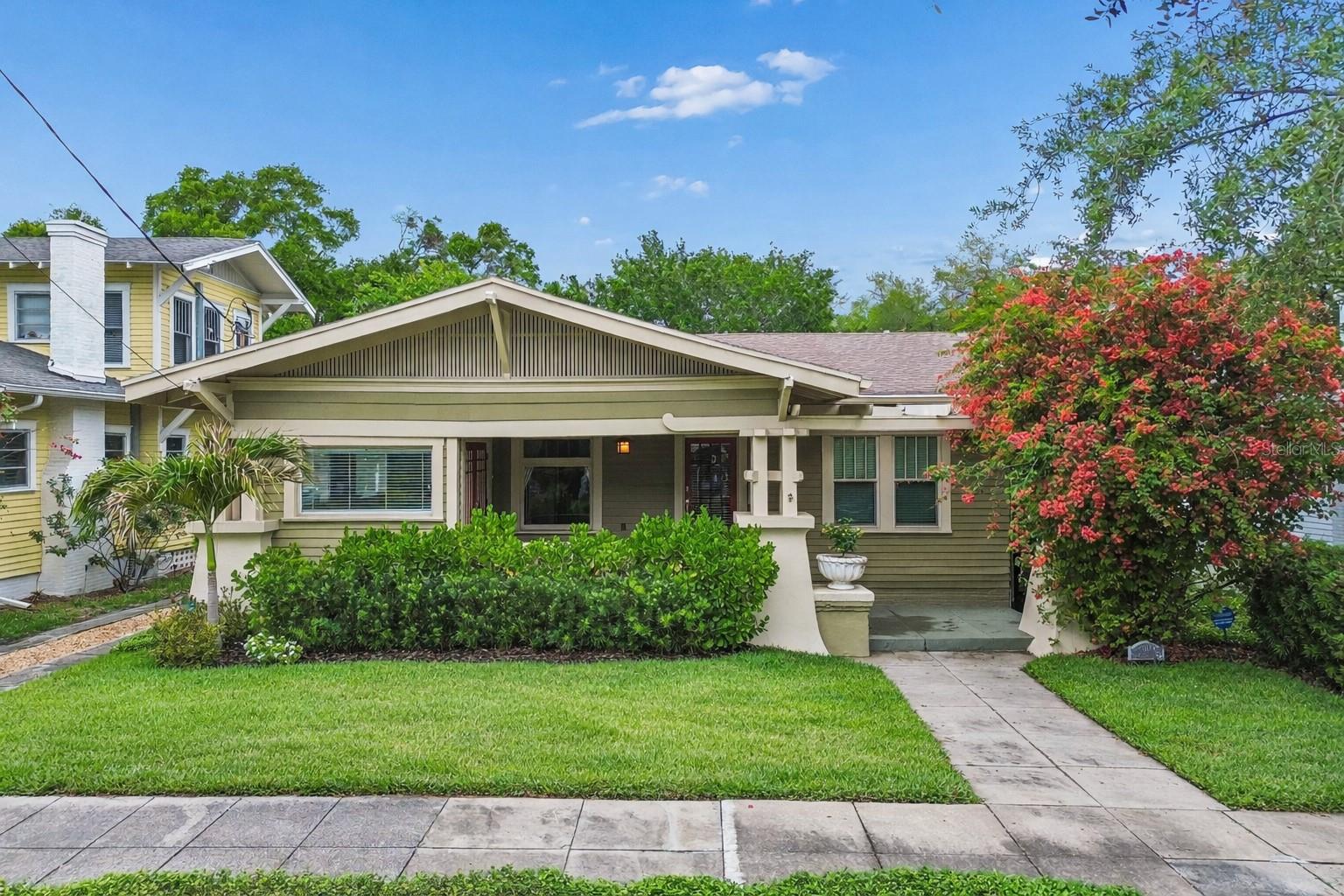 1107 W HORATIO ST Property Photo 1